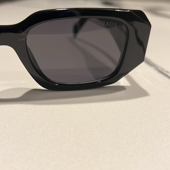 BLACK FRIDAY SALE PRADA 🕶️ - Picture 4 of 4